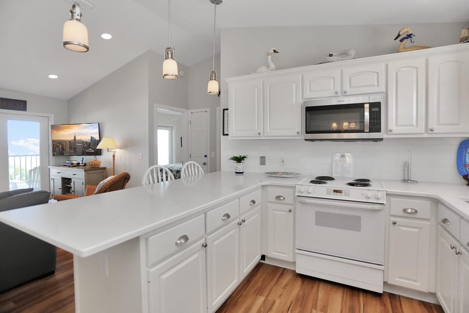 House, Multiple Beds (The Beach House) | Private kitchen
