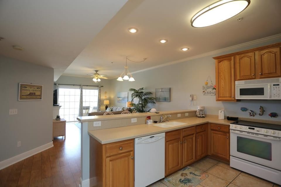 Condo, Multiple Beds (Dunes Club 1D) | Private kitchen