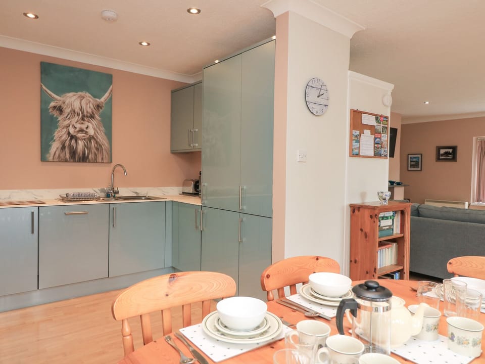 Cottage | Dining