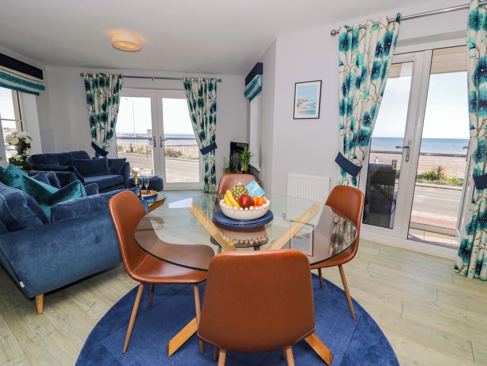 Cottage | Dining