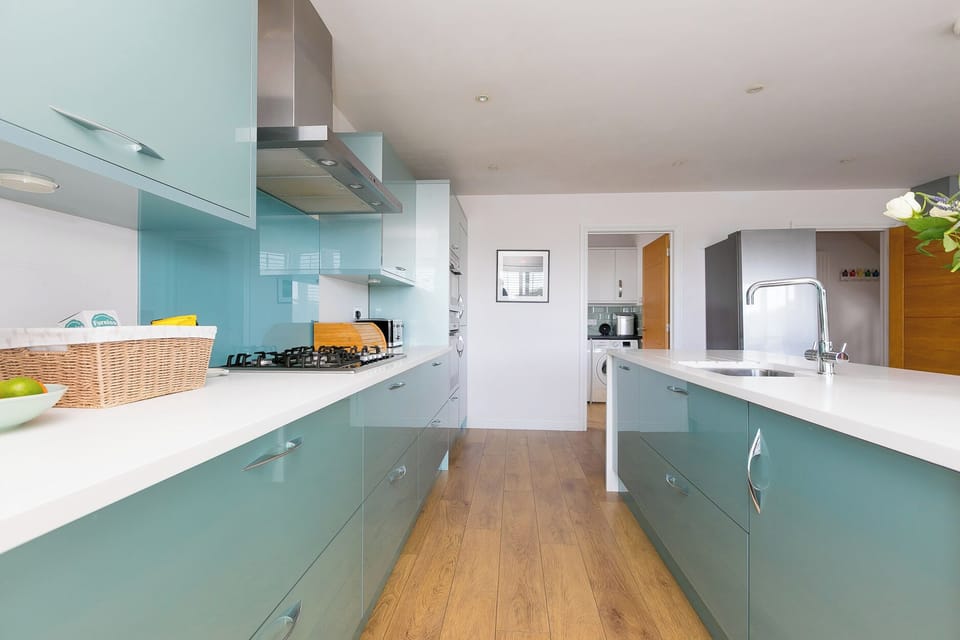 Cottage | Private kitchen | Fridge, microwave, dishwasher, electric kettle