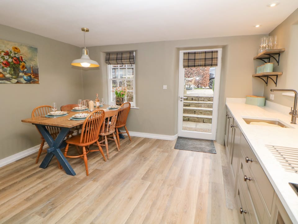 Cottage | Dining