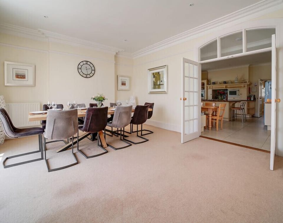 Cottage | 6 bedrooms, individually decorated, individually furnished, free WiFi