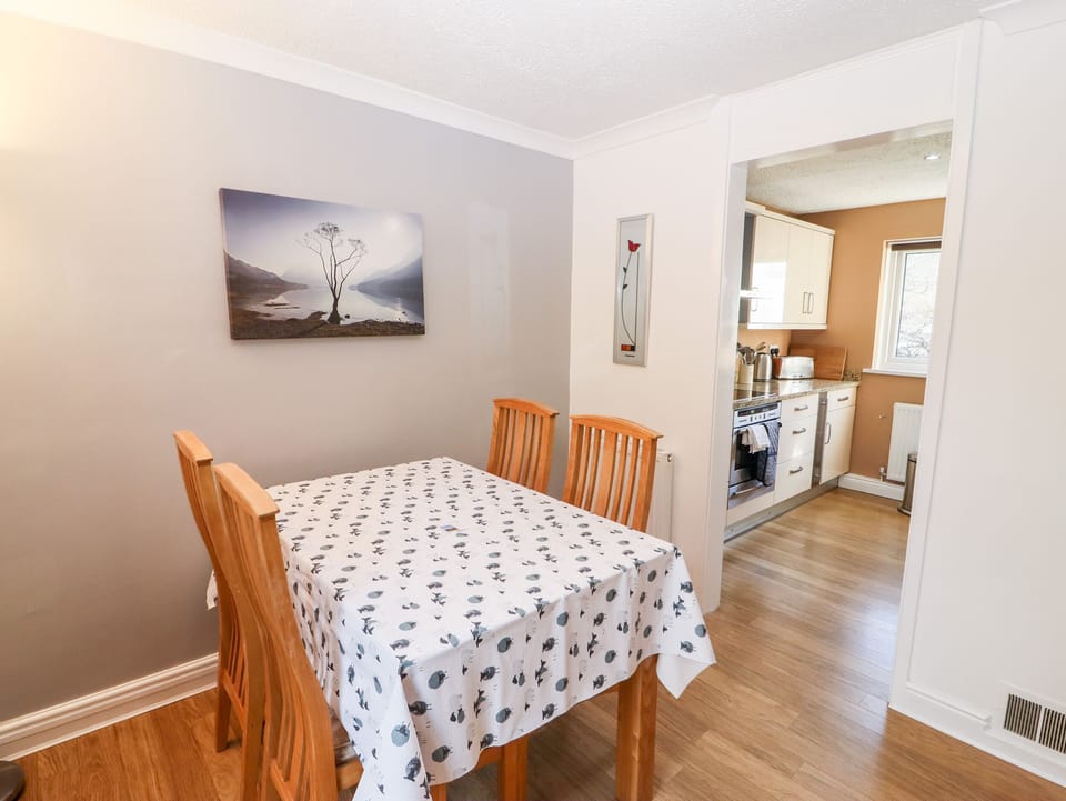 Cottage | Dining