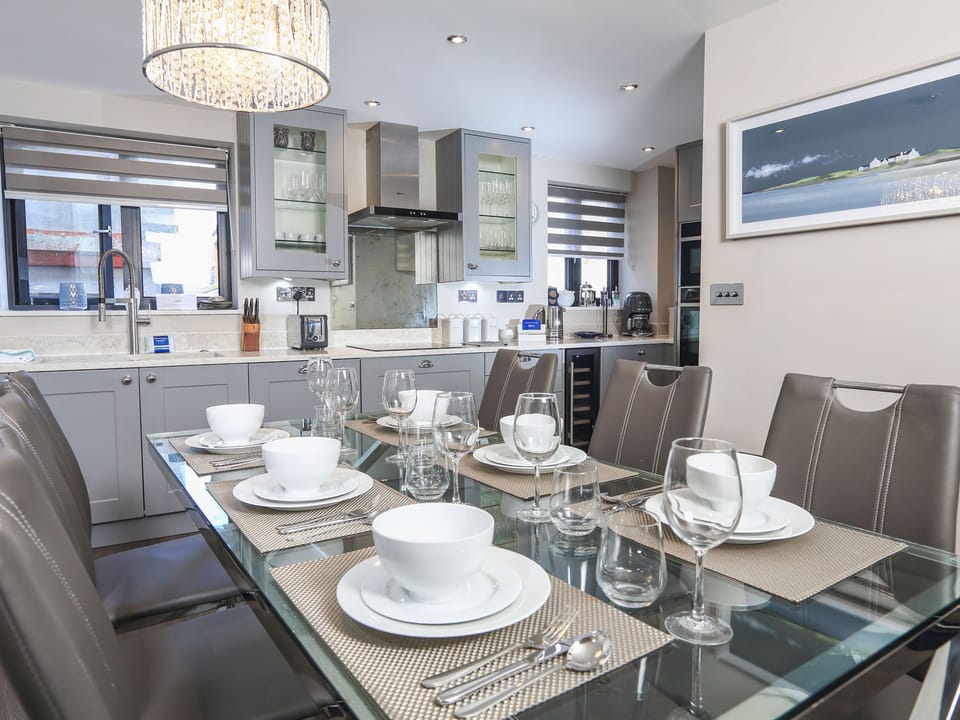 Cottage | Dining