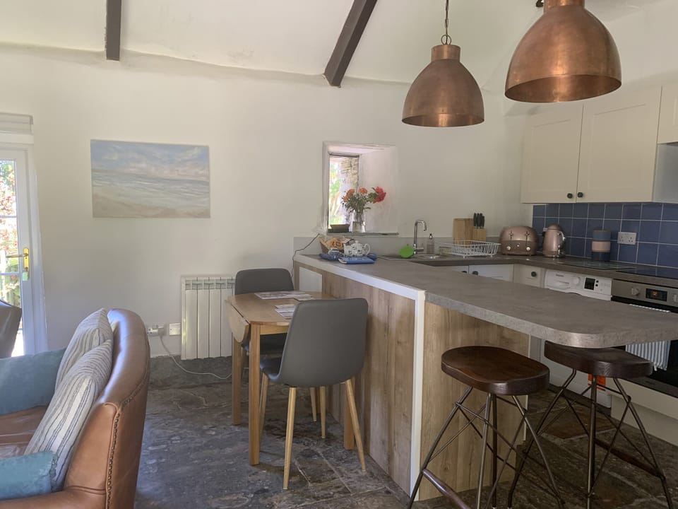Cottage | Dining