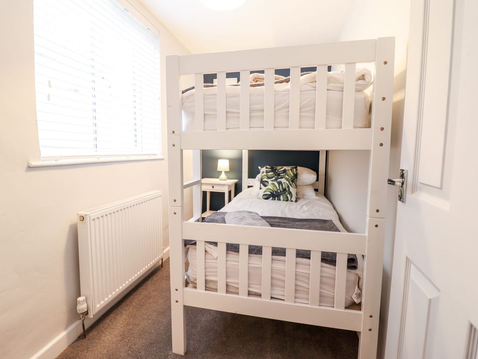 Cottage | 2 bedrooms, individually decorated, individually furnished, free WiFi