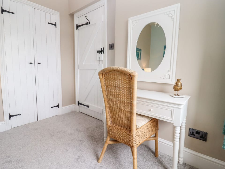 Cottage | 2 bedrooms, individually decorated, individually furnished, free WiFi