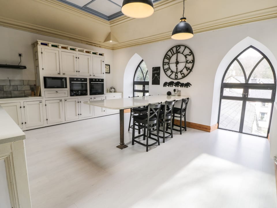 Cottage | Private kitchen | Fridge, microwave, dishwasher, electric kettle