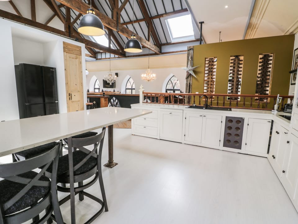 Cottage | Private kitchen | Fridge, microwave, dishwasher, electric kettle