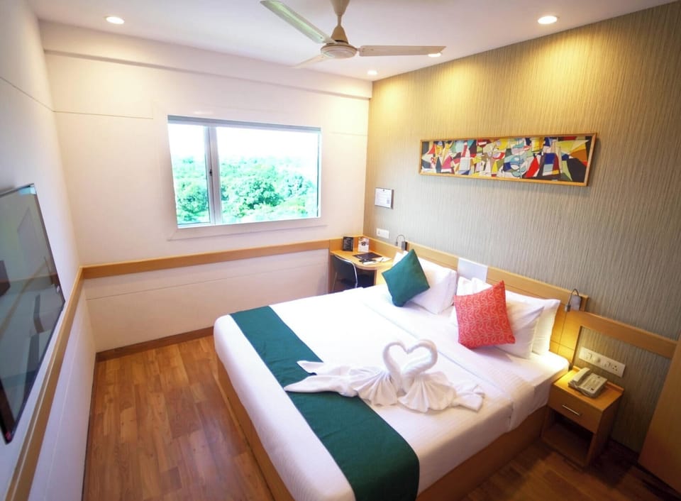 Premium Grove View rooms | Premium bedding, memory foam beds, in-room safe, desk