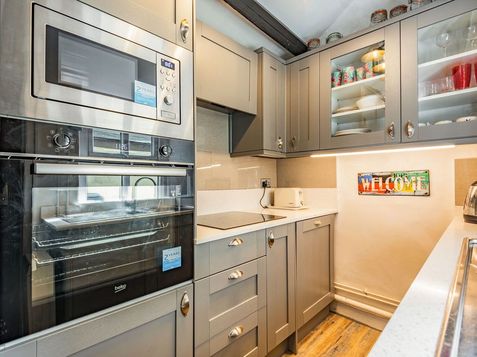 Cottage | Private kitchen | Fridge, dishwasher, electric kettle, toaster