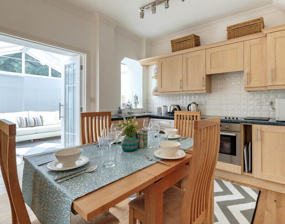 Cottage | Interior