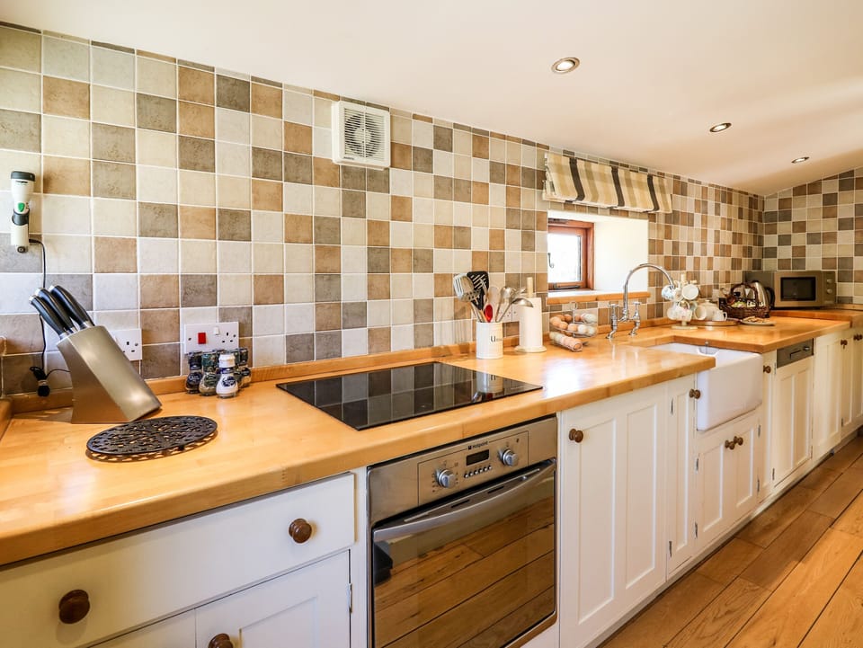 Cottage | Private kitchen | Fridge, dishwasher, electric kettle, toaster