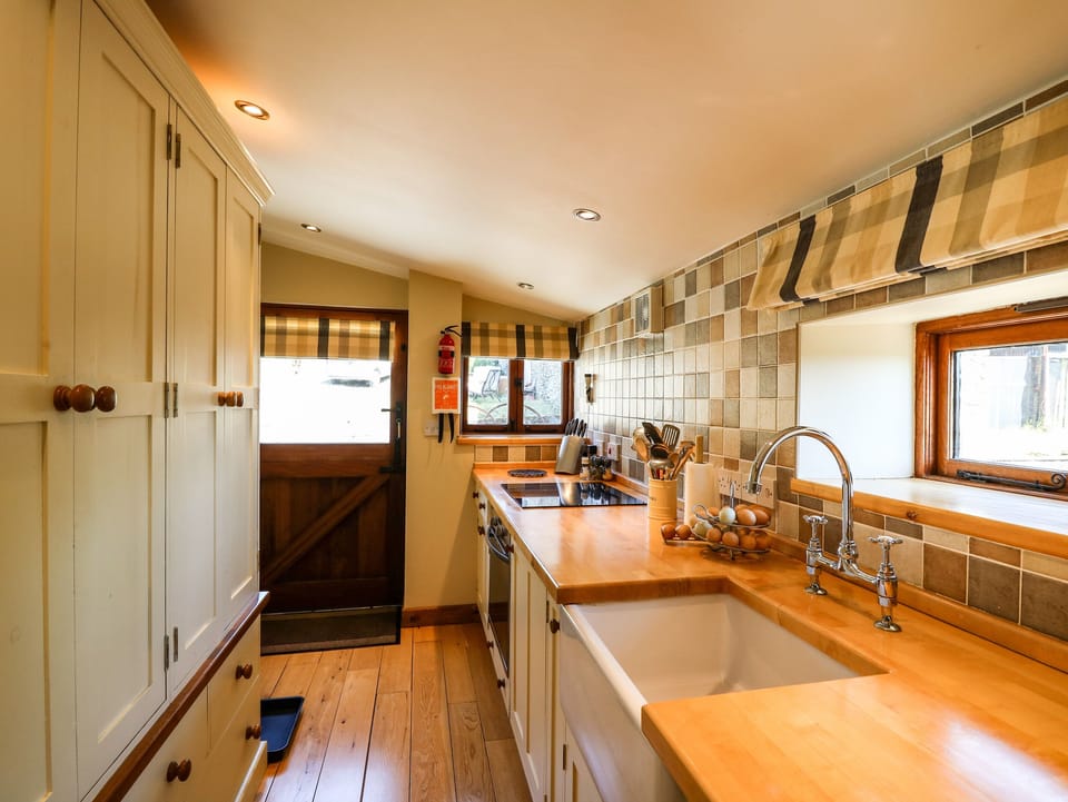 Cottage | Private kitchen | Fridge, dishwasher, electric kettle, toaster