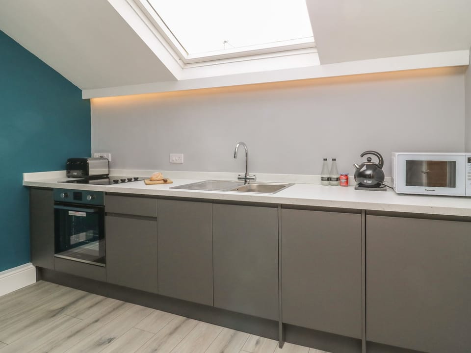 Cottage | Private kitchen | Fridge, dishwasher, electric kettle, toaster