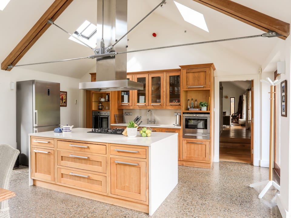Cottage | Private kitchen | Fridge, microwave, dishwasher, electric kettle