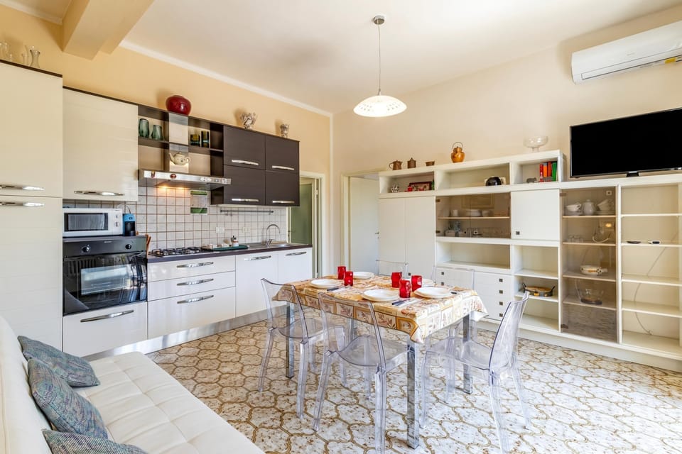 Family House, Multiple Bedrooms (Casa Lidia 900m From Sea) | Interior