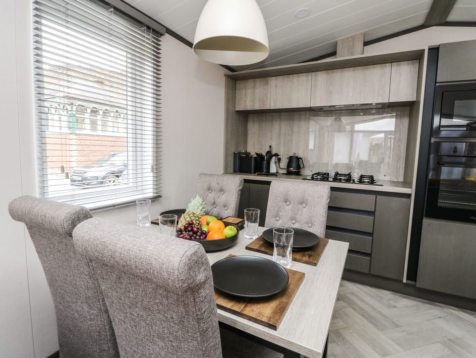 Cottage | Private kitchen | Fridge, dishwasher, electric kettle, toaster