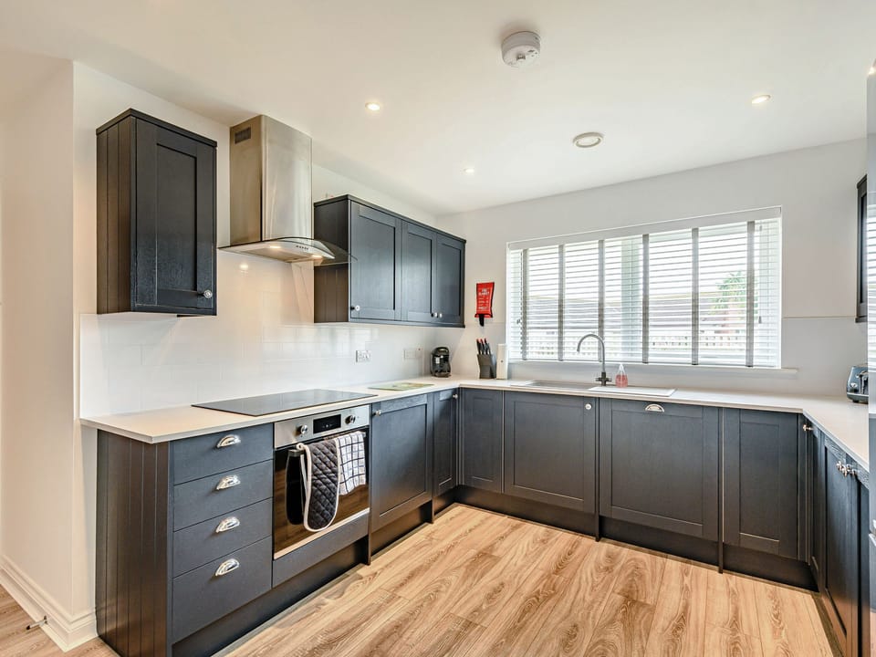 Cottage | Private kitchen | Fridge, dishwasher, electric kettle, toaster