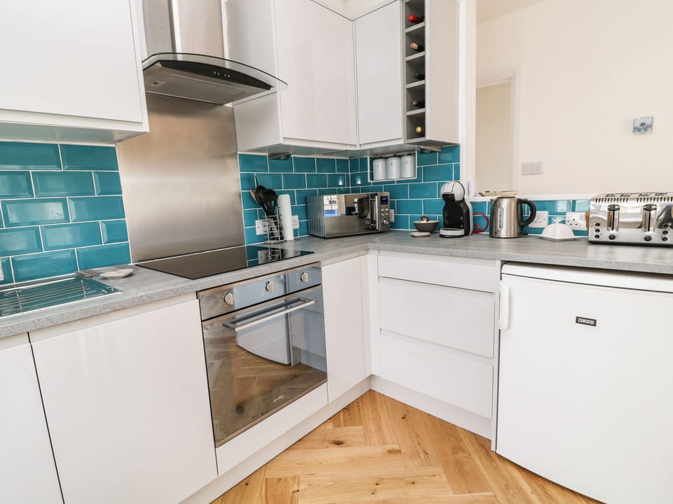 Cottage | Private kitchen | Fridge, dishwasher, electric kettle, toaster