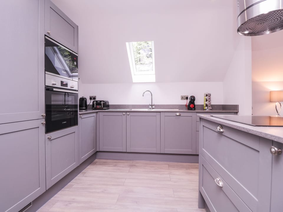 Cottage | Private kitchen | Fridge, microwave, dishwasher, electric kettle