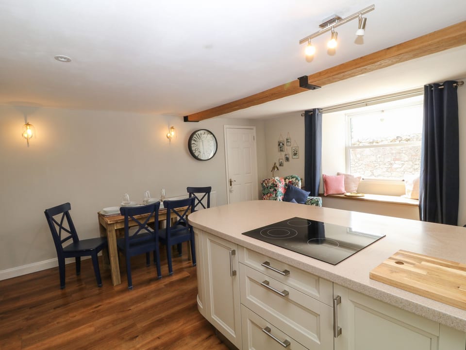 Cottage | Private kitchen | Fridge, dishwasher, electric kettle, toaster
