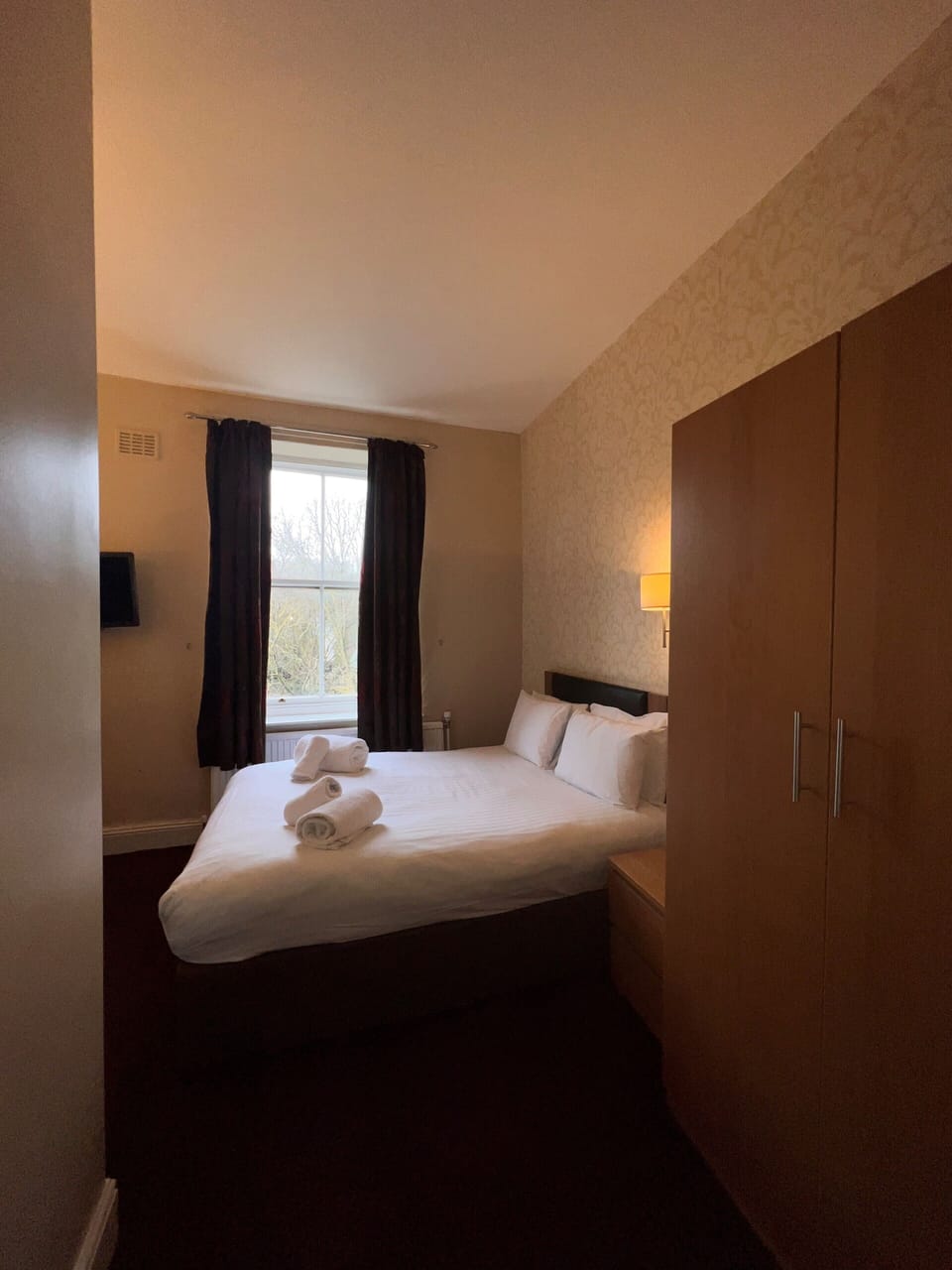 Comfort Double Room, Non Smoking | Desk, iron/ironing board, WiFi (free), bed sheets