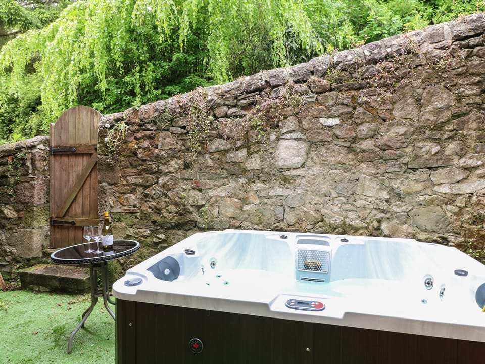 Cottage | Property grounds