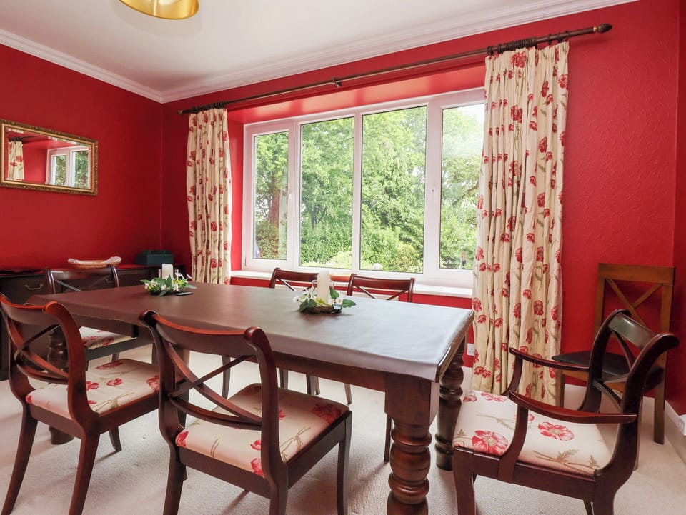 Cottage | Dining