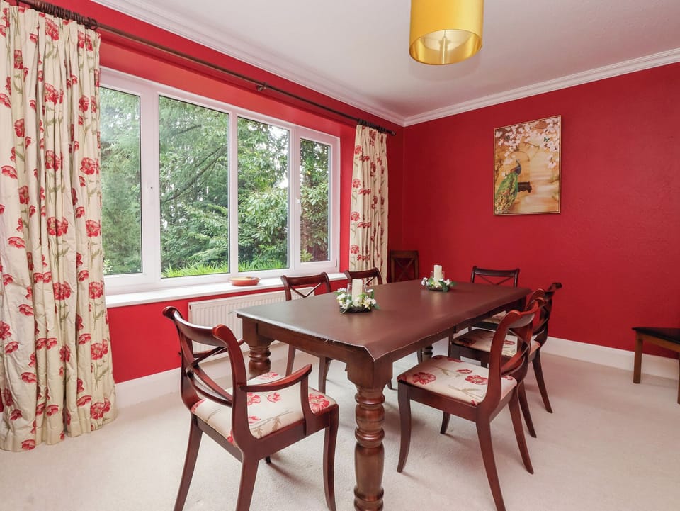Cottage | Dining