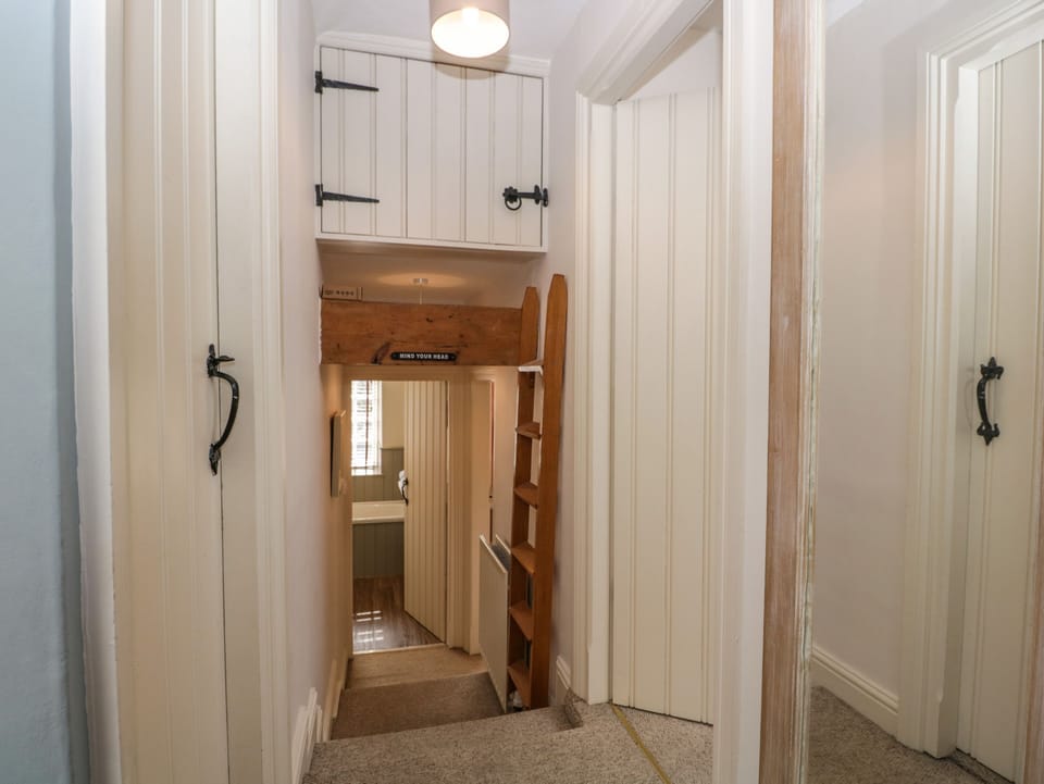 Cottage | Interior