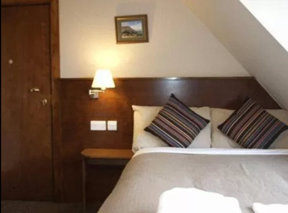 Double room with external bathroom  | Free WiFi, bed sheets