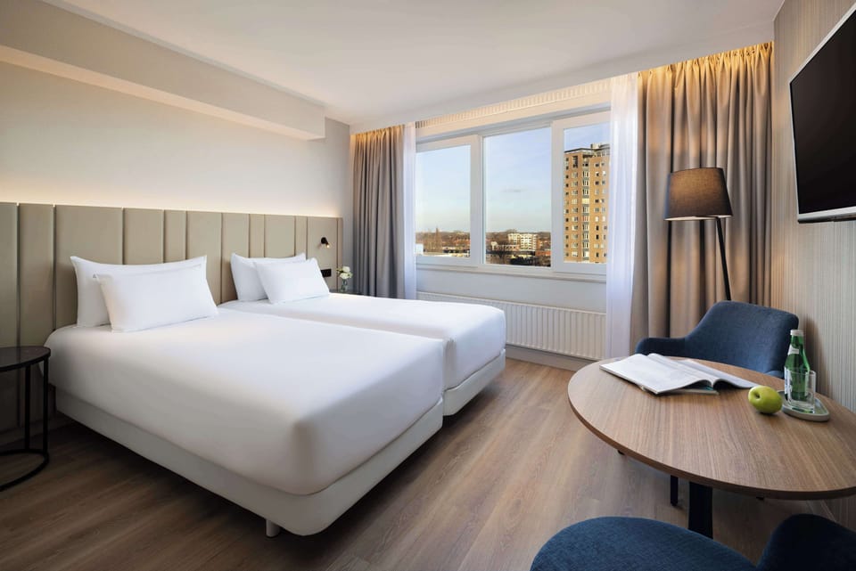 Standard Room | In-room safe, desk, blackout drapes, iron/ironing board