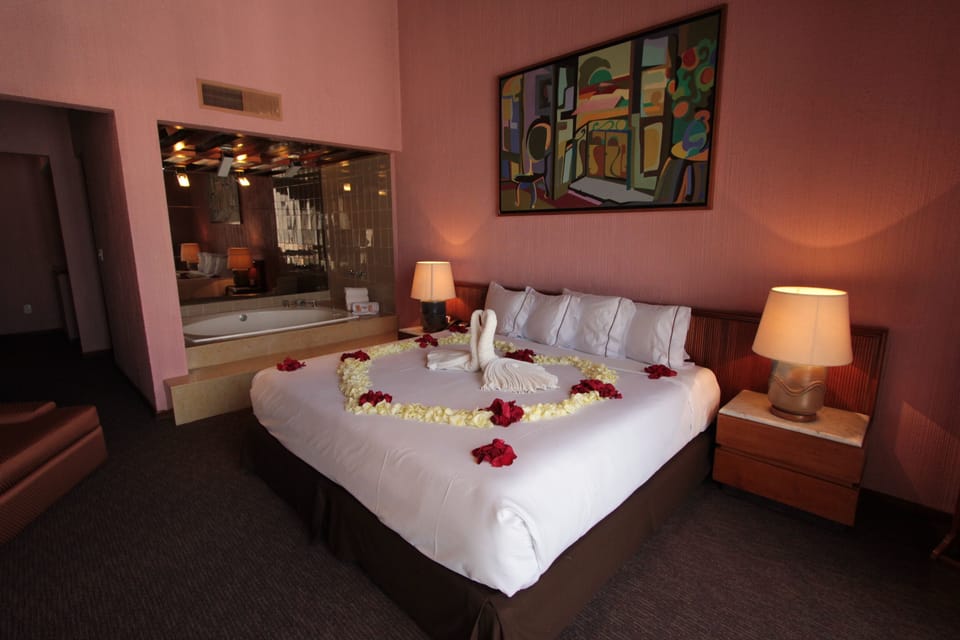 Deluxe Loft | In-room safe, desk, laptop workspace, iron/ironing board