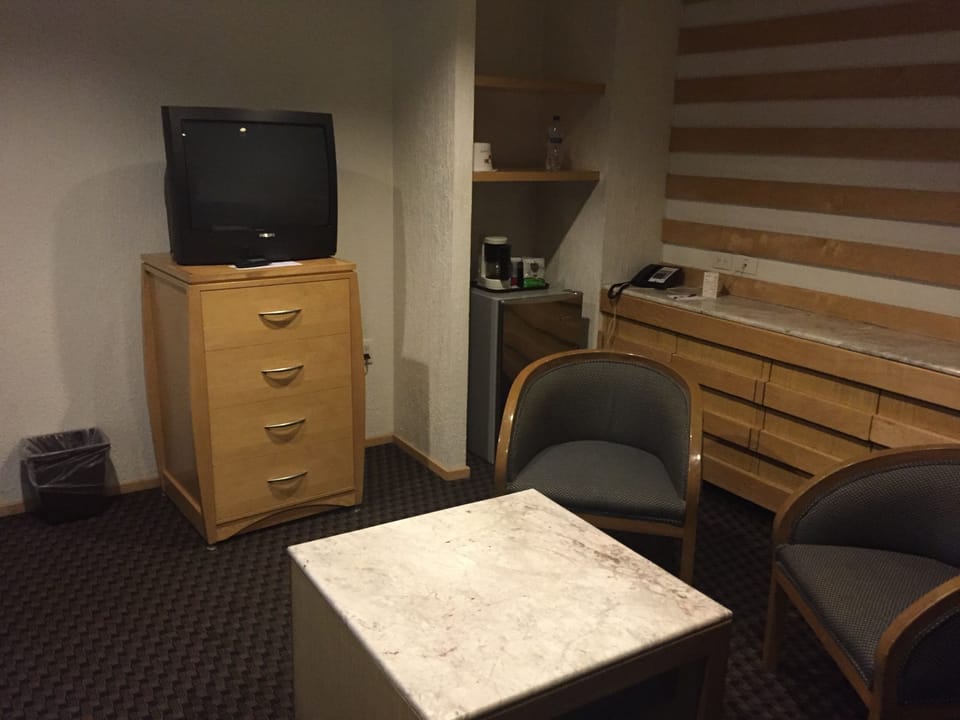 Junior Suite, 2 Queen Beds | Living area | 40-inch flat-screen TV with cable channels, TV