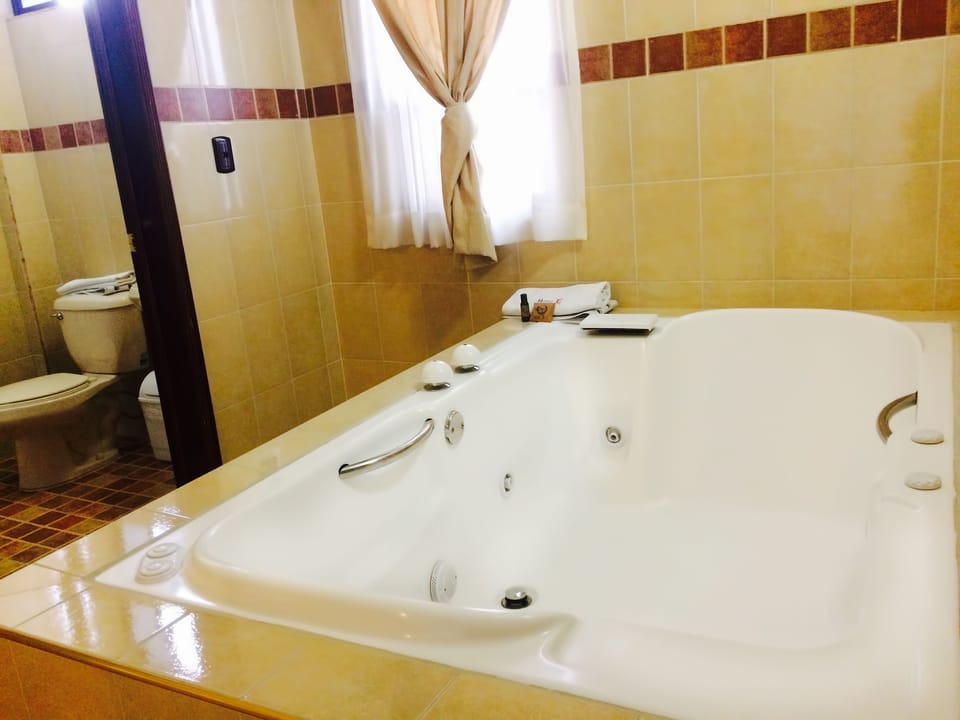Jetted tub