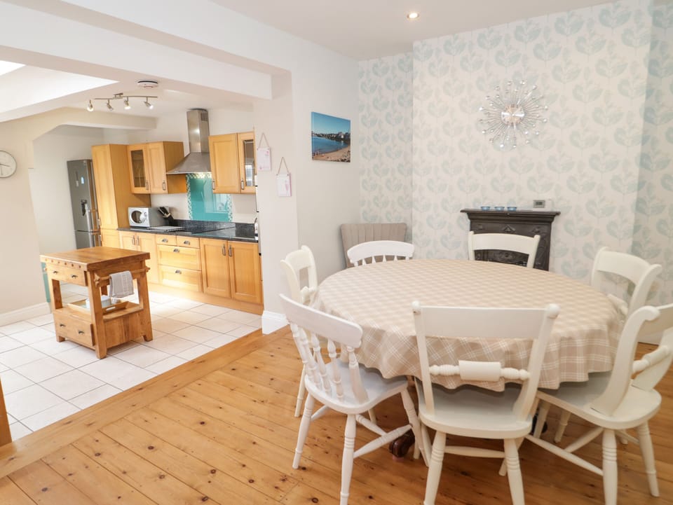 Cottage | Interior