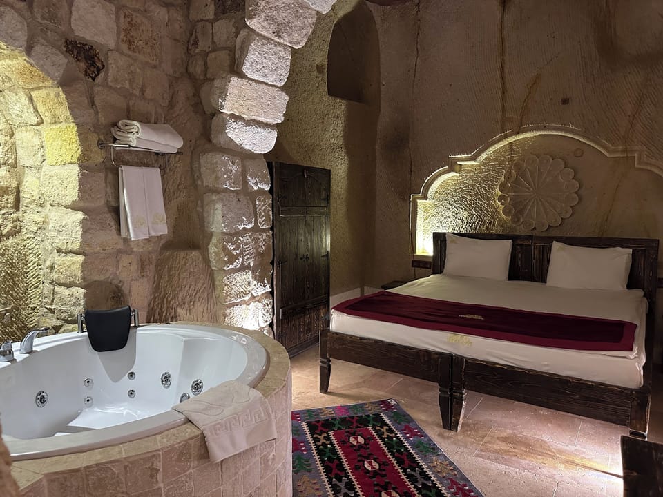 Classic Room, Bathtub | Premium bedding, minibar, laptop workspace, soundproofing