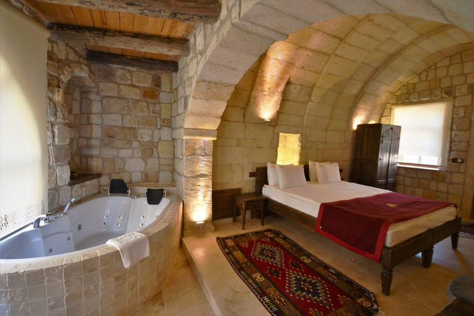 Deluxe Room, Bathtub | Premium bedding, minibar, laptop workspace, soundproofing