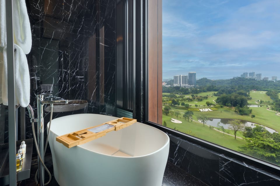 Executive Room, 1 King Bed, Golf View | Bathroom | Free toiletries, hair dryer, slippers, bidet