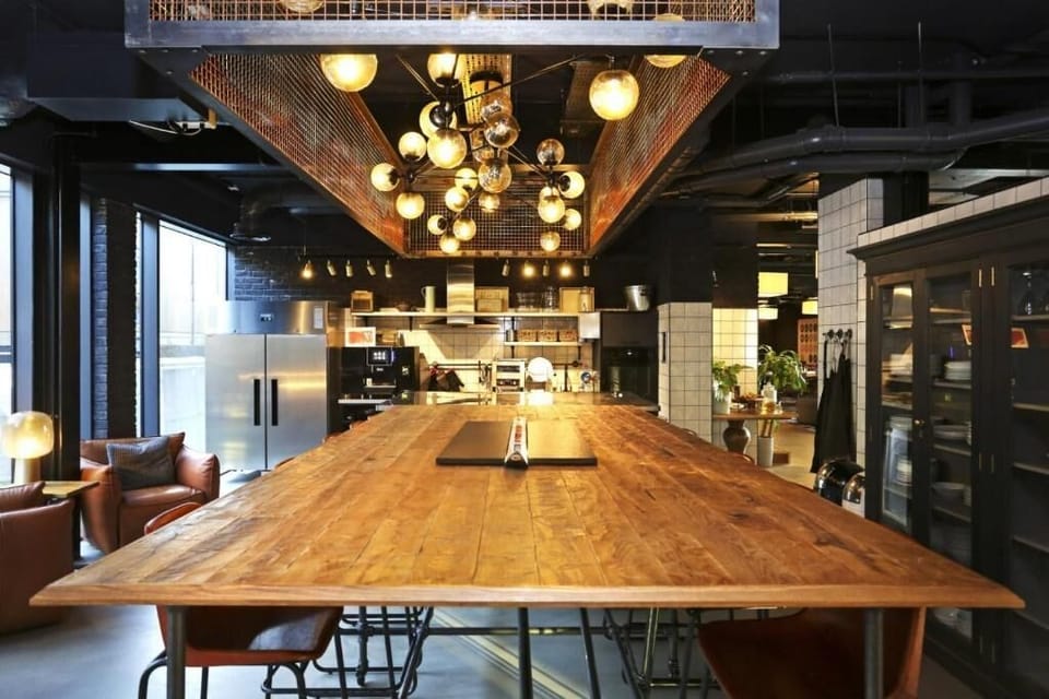 Standard Studio | Living area | TV