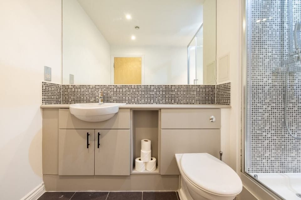 The Nine Elms Lane Arms - Stunning & Bright 2bdr Flat With Balconies Apartment in London