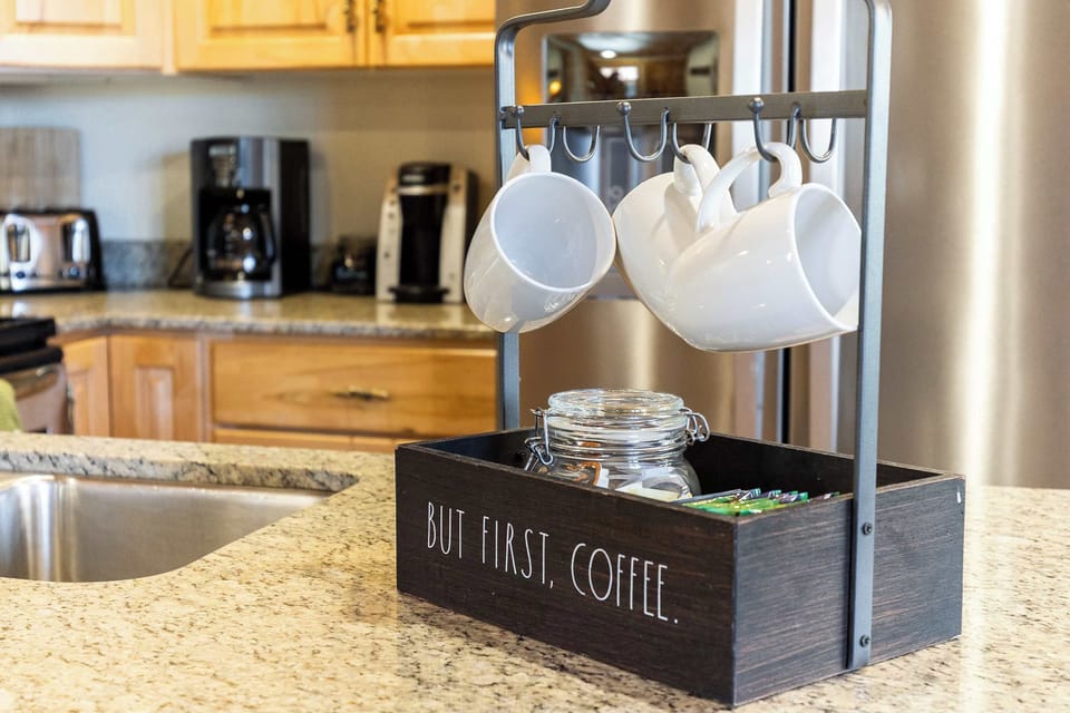 Townhome, Multiple Beds, Kitchen, Mountain View (Lazy Bear Log Cabin) | Coffee and/or coffee maker