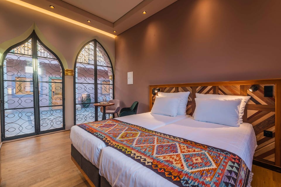Design Room | Minibar, WiFi (free), bed sheets