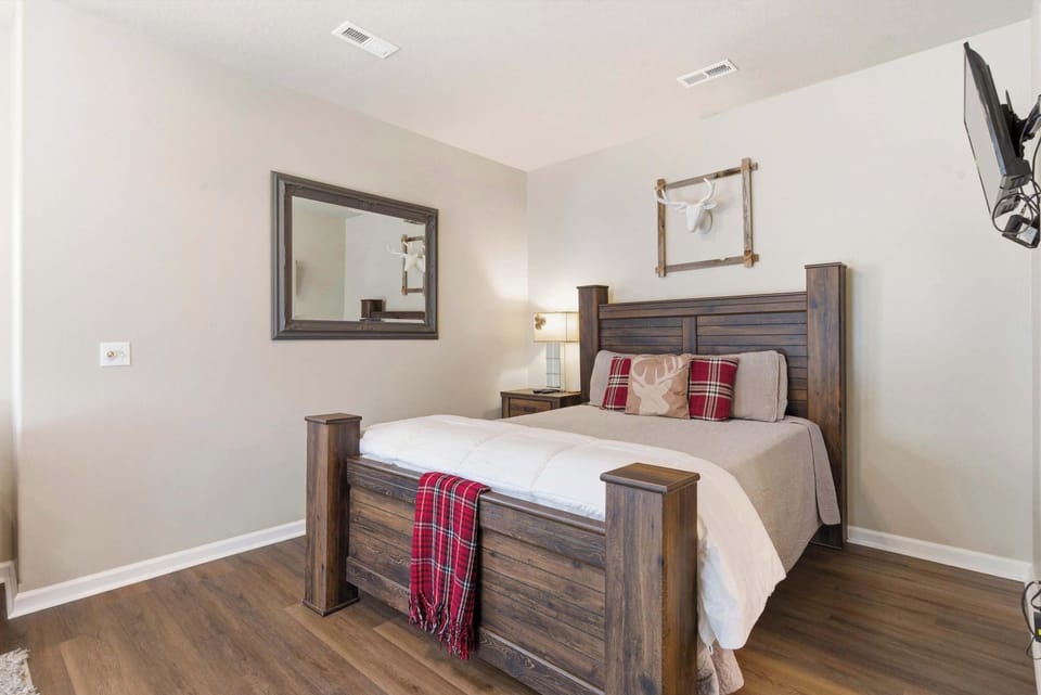 Condo, Multiple Beds, Patio, Mountain View (Oak Lane Escape) | 2 bedrooms, individually decorated, individually furnished