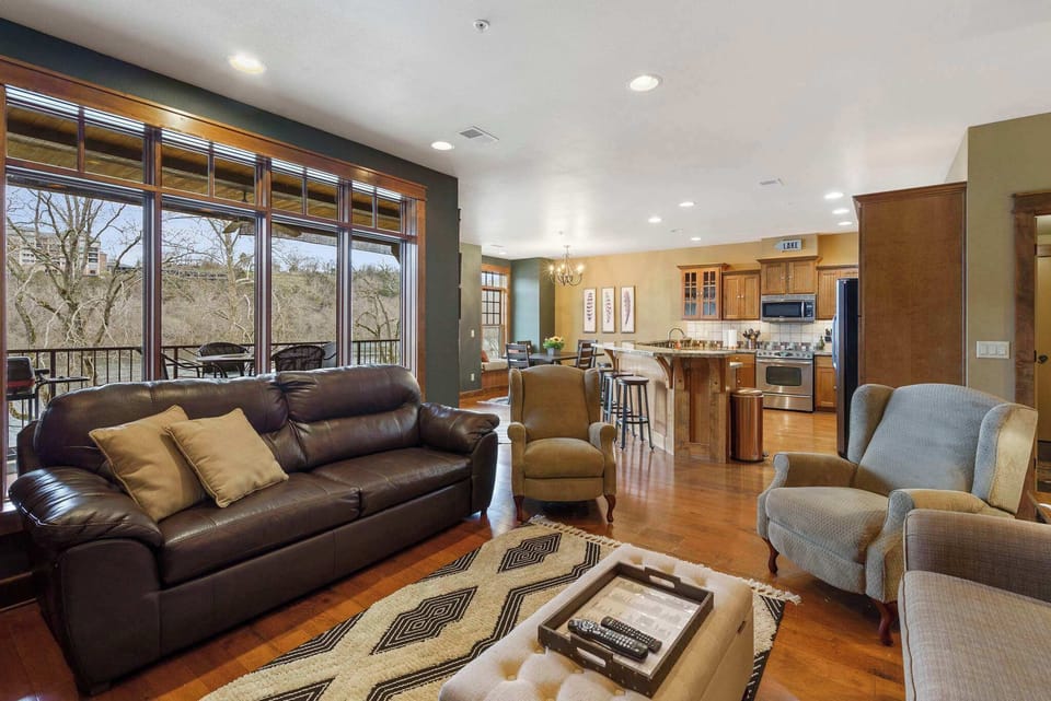 Condo, Multiple Beds, Balcony (Taneycomo Retreat) | Living area | 42-inch flat-screen TV with digital channels