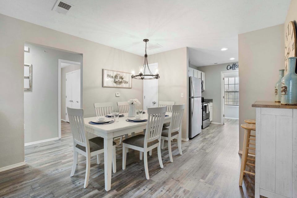 Condo, Multiple Beds, Balcony, Garden View (Rockwall Lodge) | Dining