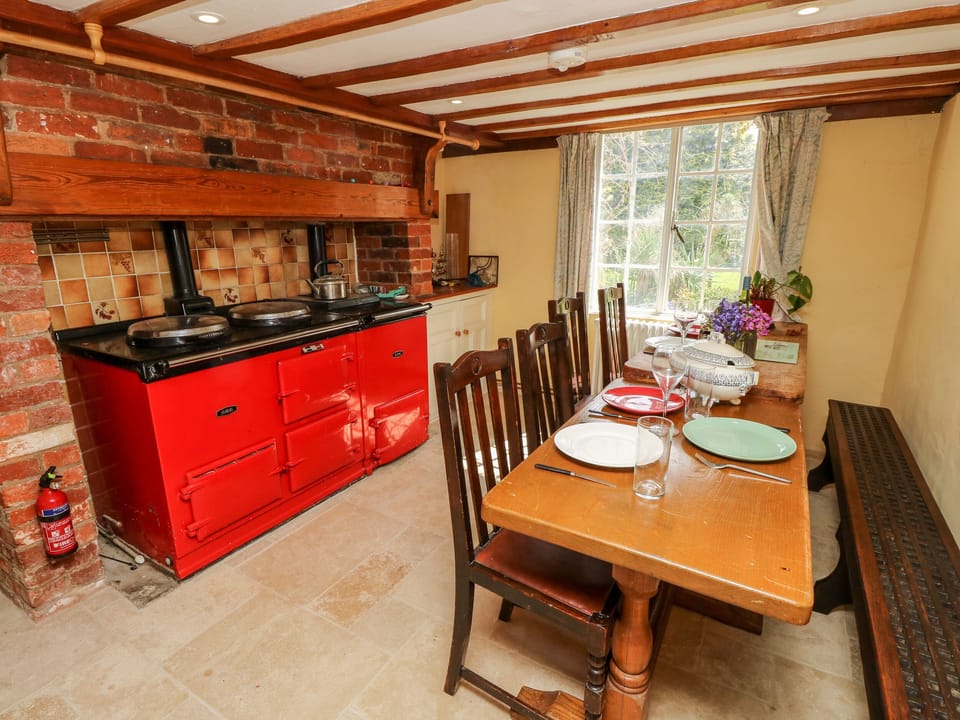 Cottage | Private kitchen | Fridge, microwave, dishwasher, electric kettle