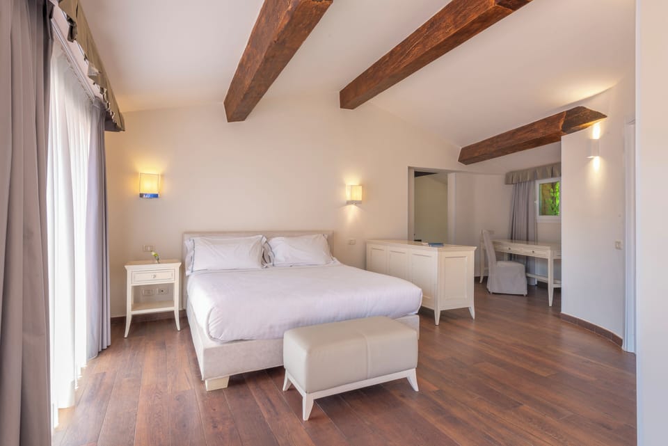 Terrace Suite | Premium bedding, down comforters, minibar, in-room safe